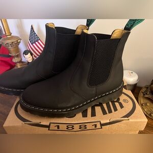 SOLOVAIR UK Black Leather Boots mens 7.5/women 8.5. New